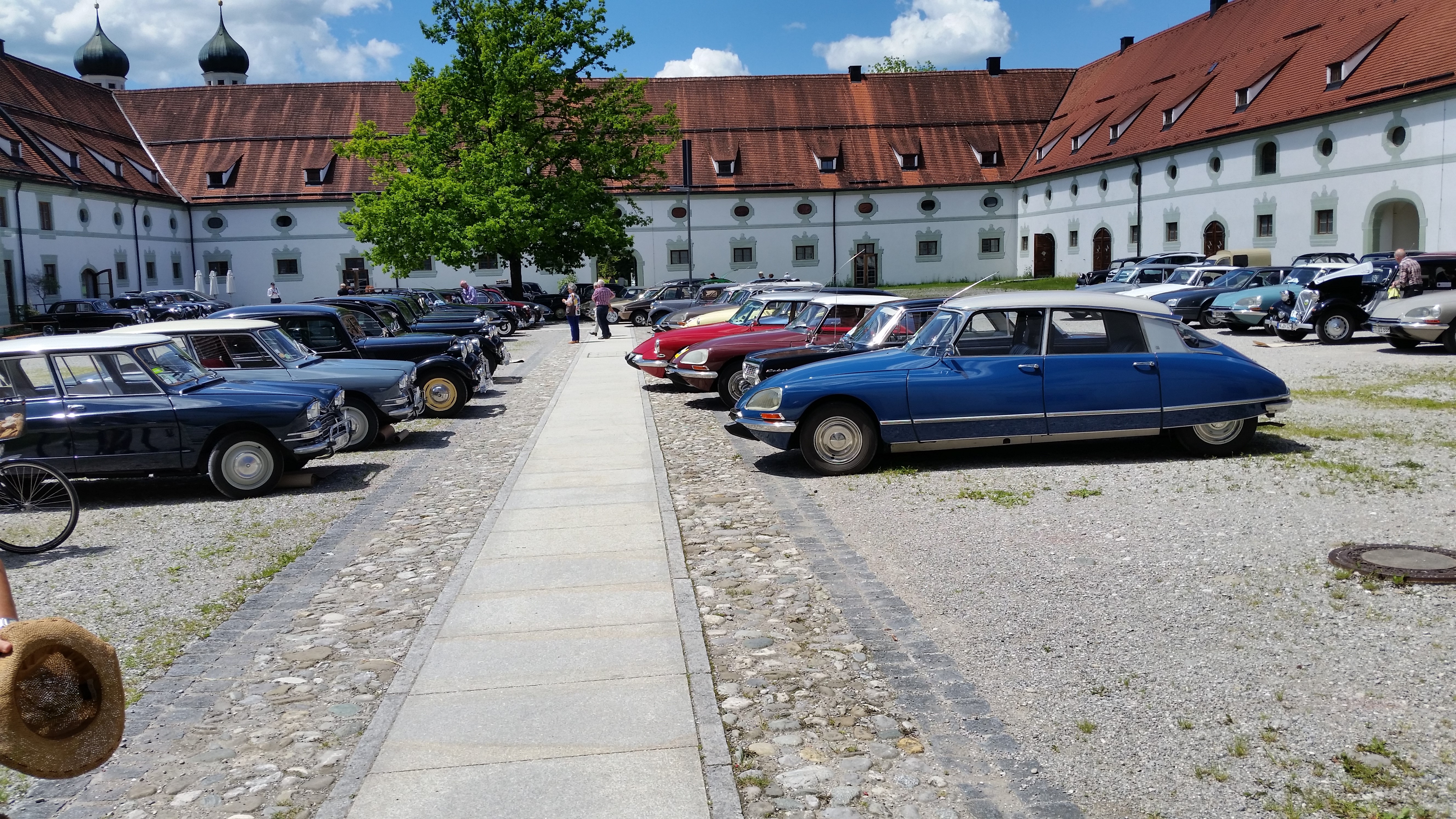 Auf den Ausfahrten des CVC gibt es regelmäßig zahlreiche Oldtimer zu sehen.