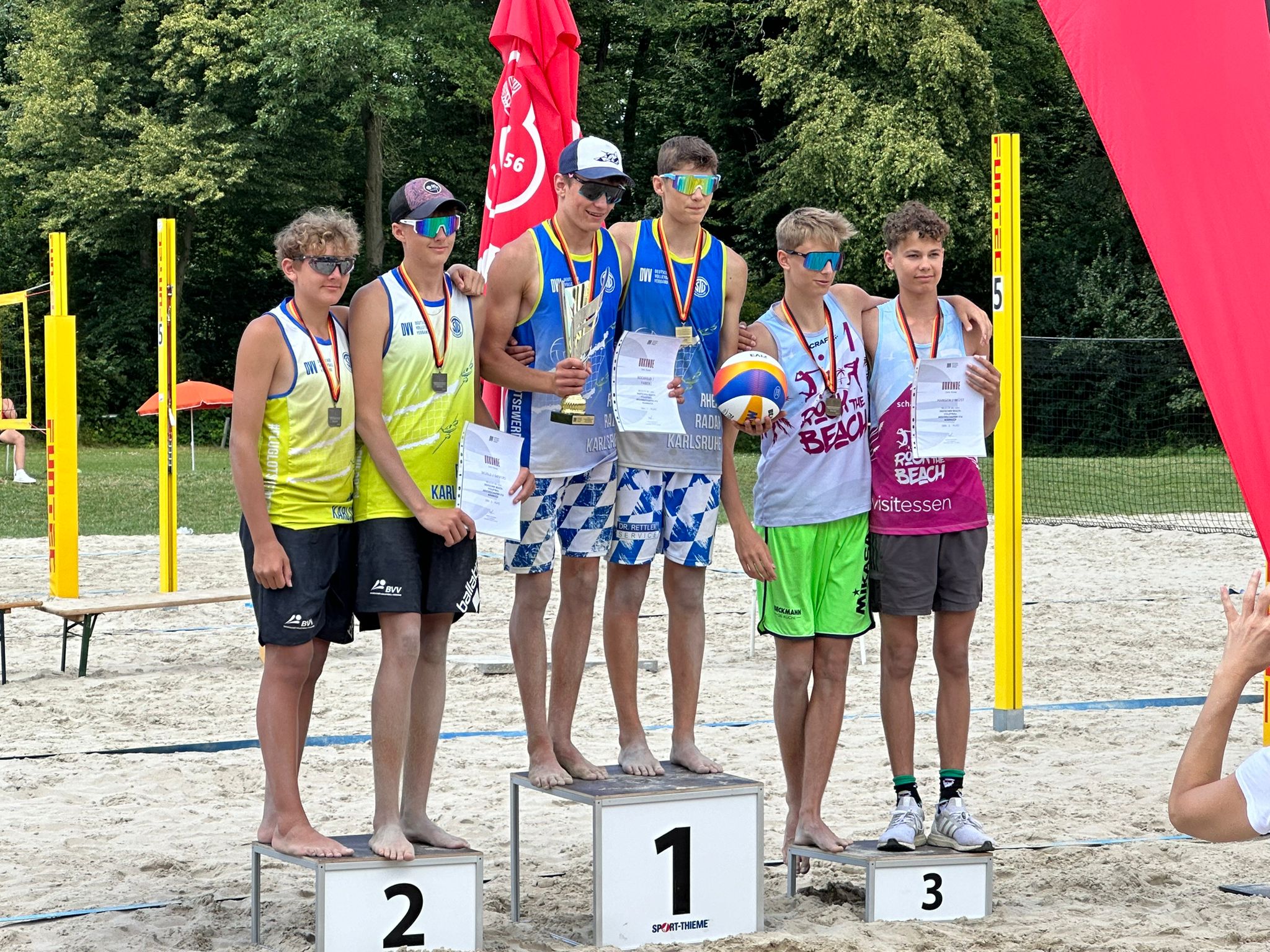 Hendrik Faber (rechts, auf Platz 1) holte sich mit seinem Partner Ben Bockfeld den Deutschen Meistertitel.