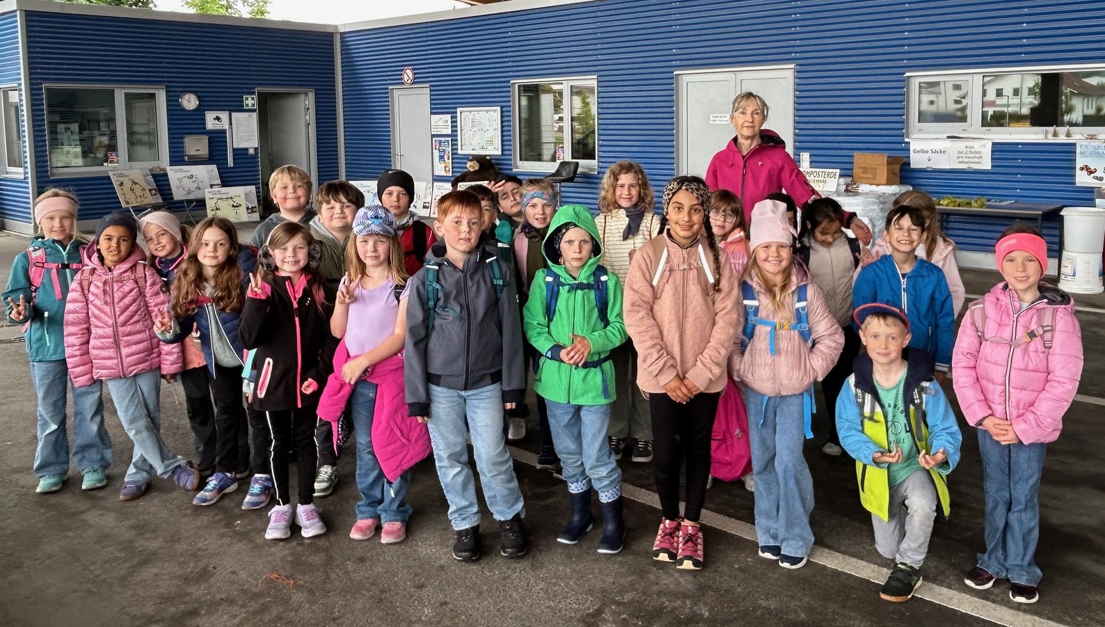 Leonhart-Fuchs-Grundschule Wemding besucht den Recyclinghof des AWV