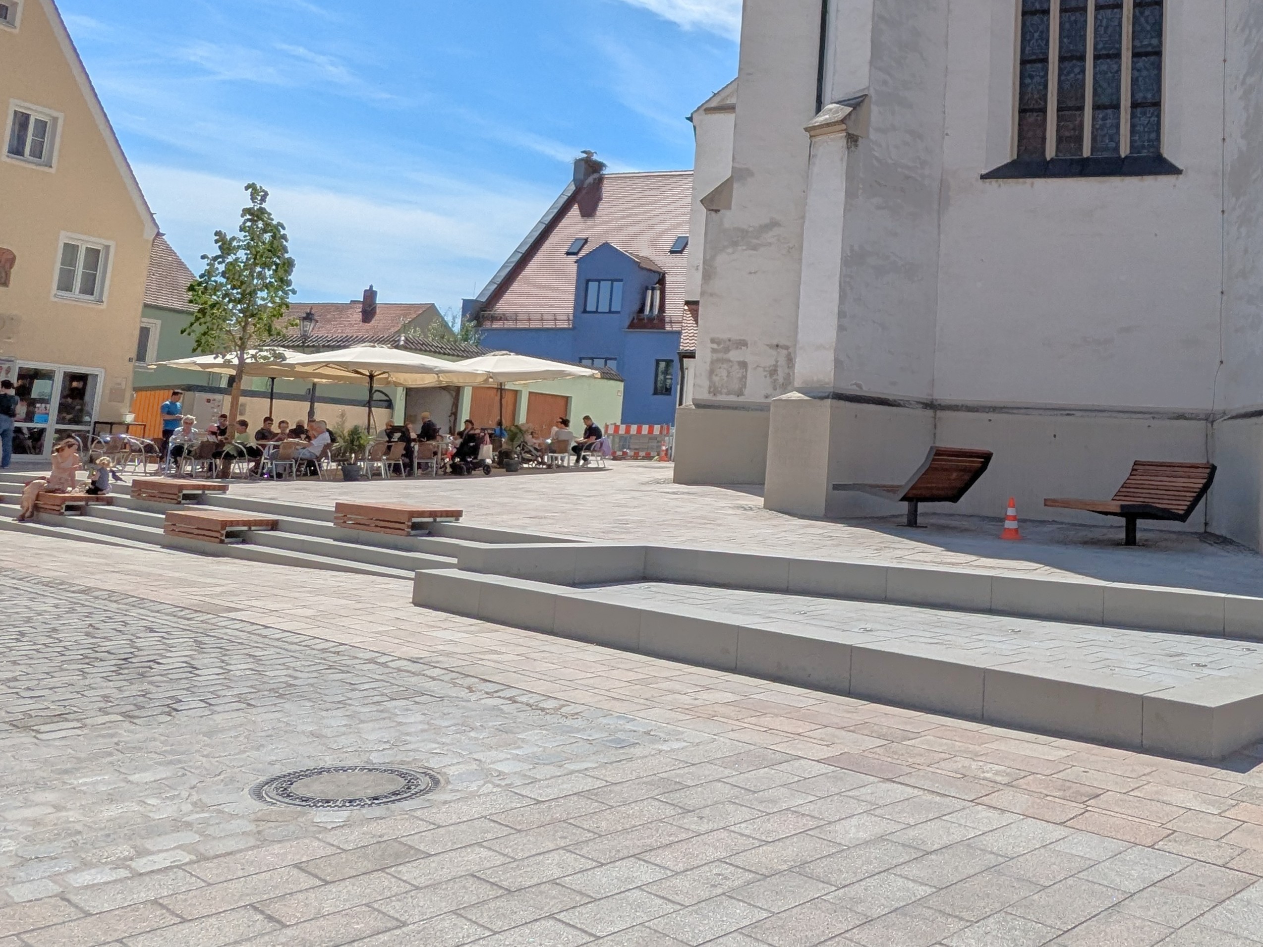 Der neugestaltete Münsterplatz lädt zum Verweilen ein.