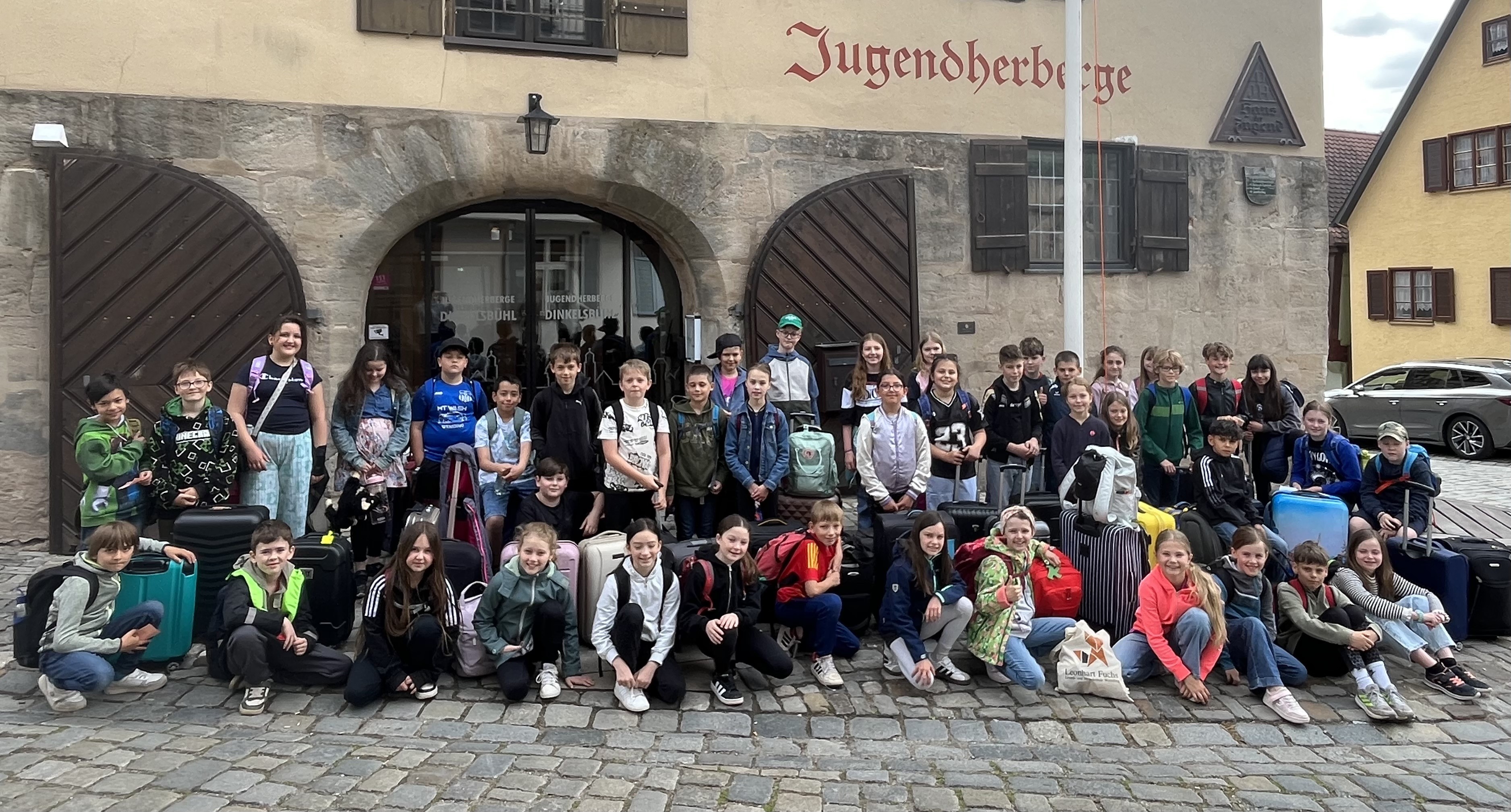 Klassen 4a und 4b der Leonhart-Fuchs-Grundschule Wemding