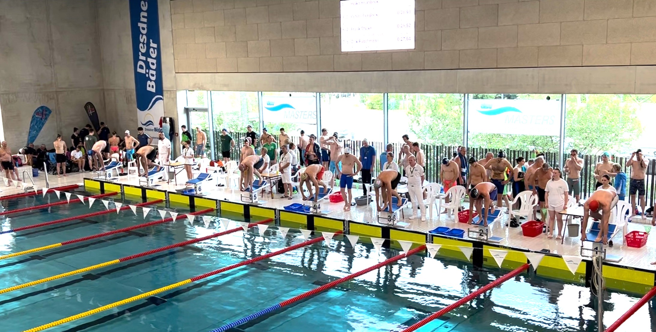 Start zu den 50 m Freistil, Matthias Bohn auf Bahn 4.