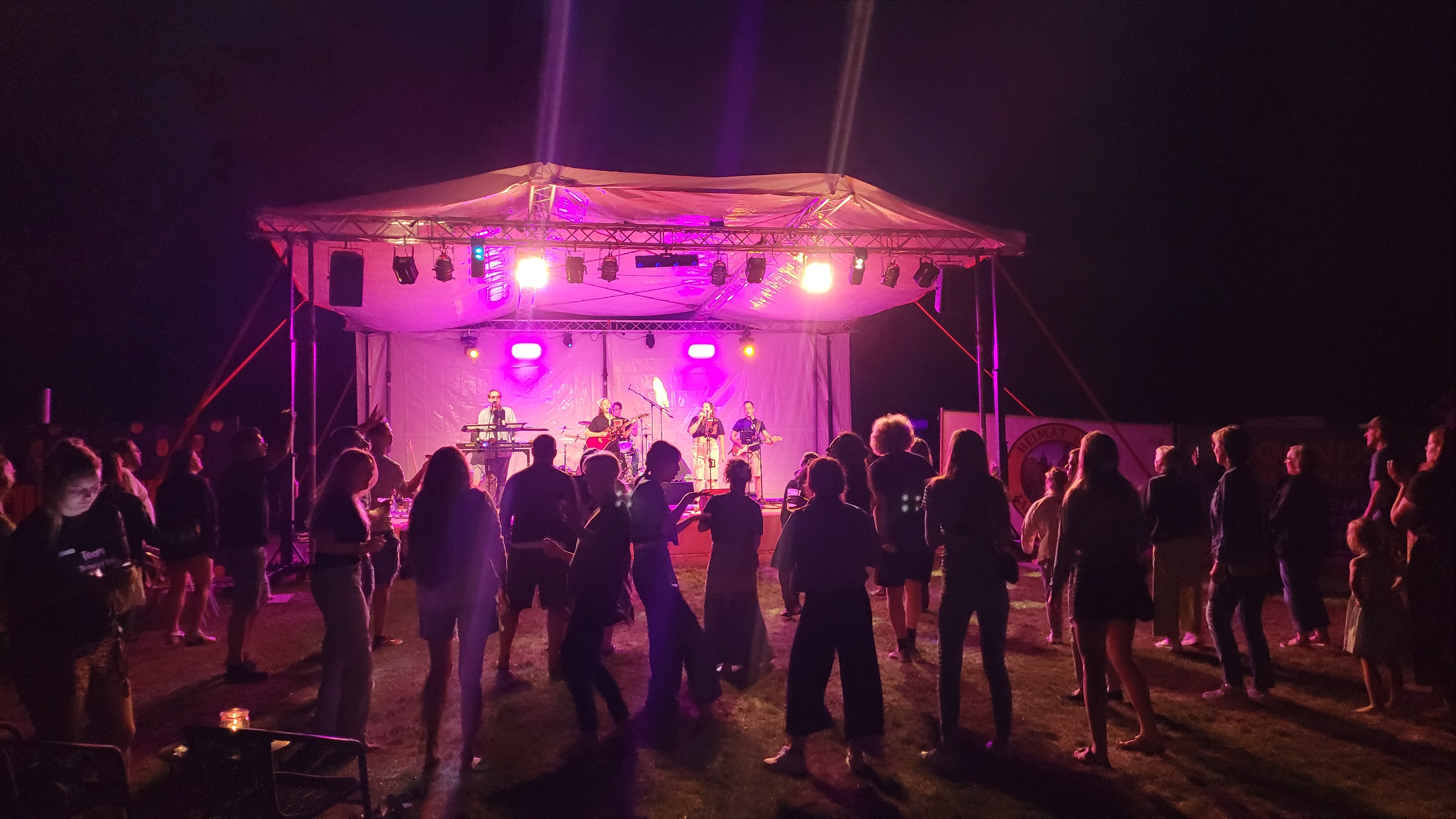 Die Bühne bei Sounds im Grünen war beeindruckend und bot den perfekten Rahmen für neun Liveacts.