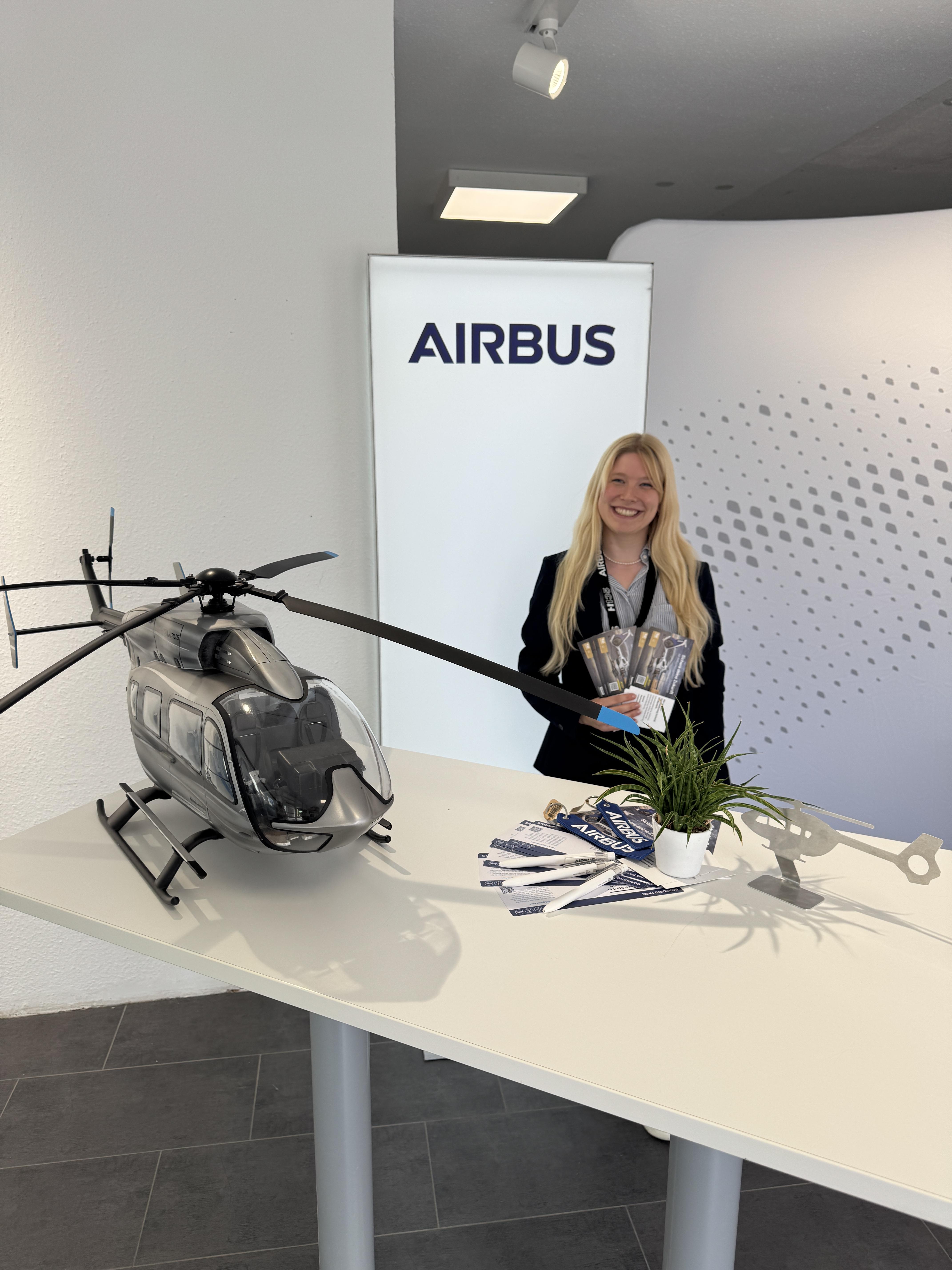 Luisa Achinger und ihr Team sind für den Airbus Pop-Up-Store verantwortlich.