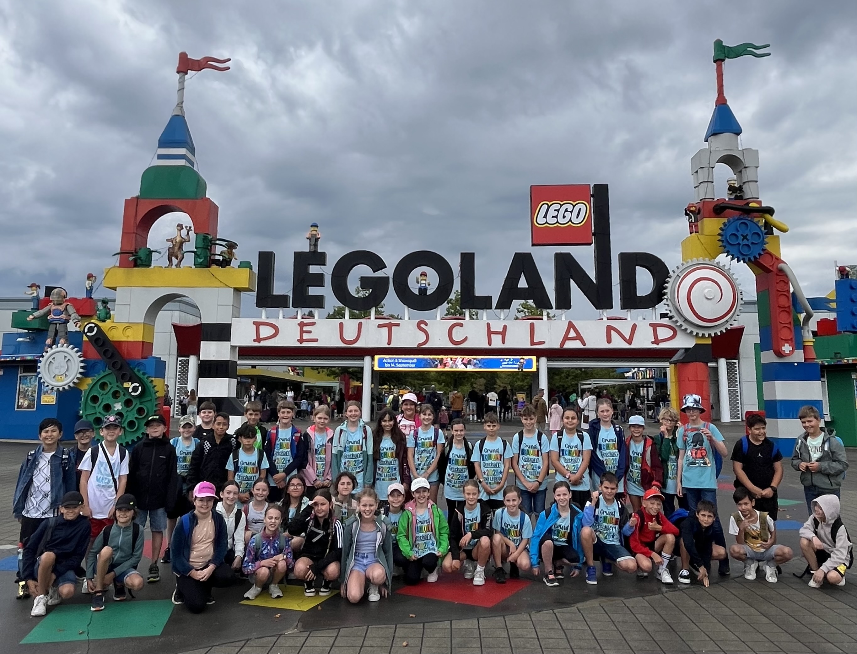 Die vierten Klasse der Leonhart-Fuchs-Grundschule erleben einen spannenden Ausflug ins Legoland.