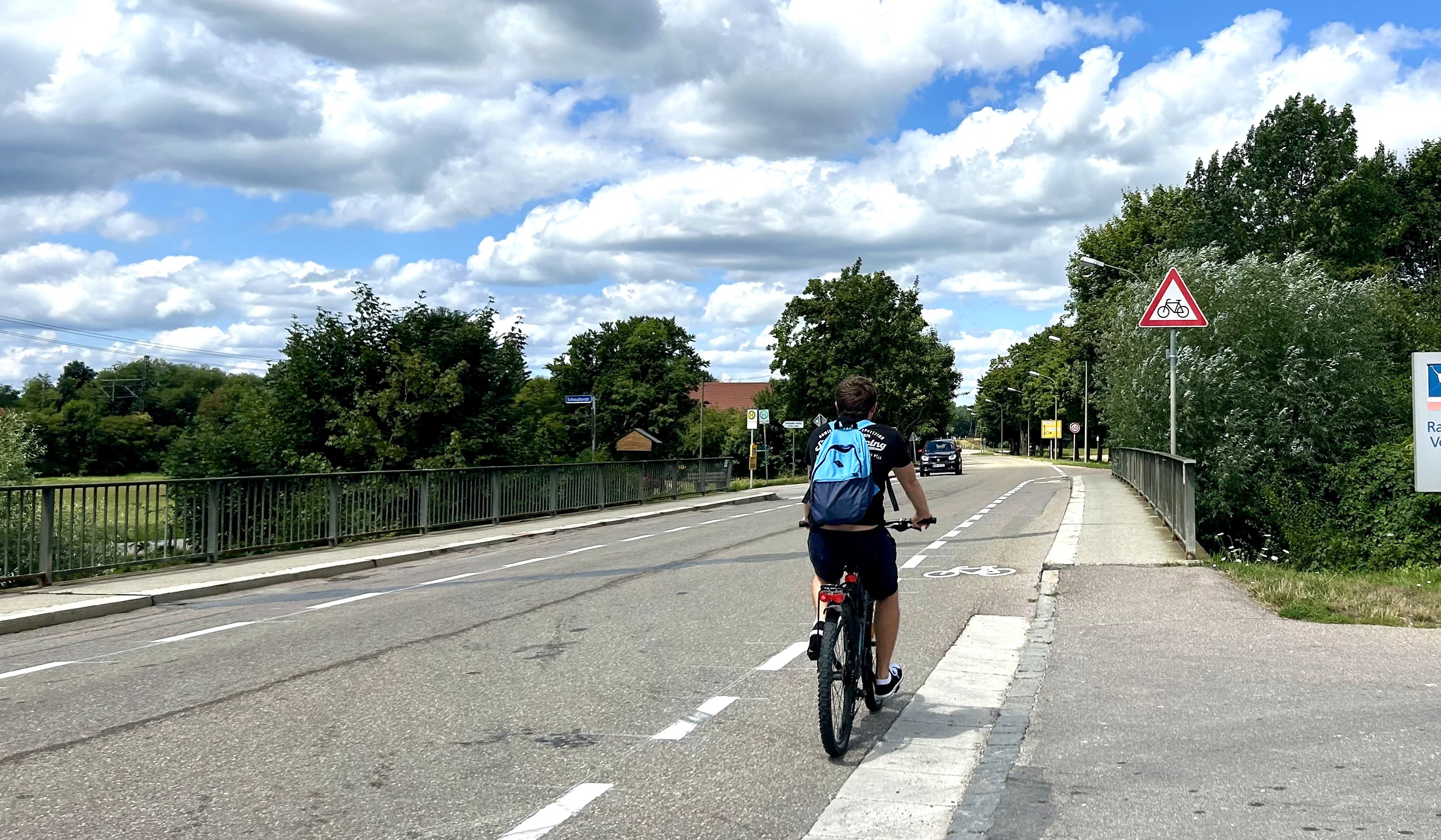 Trotz schlechter Bewertungen im ADFC-Fahrradklima-Test stellt die Stadt konkrete Projekte vor, um Radfahren sicherer und attraktiver zu machen.
