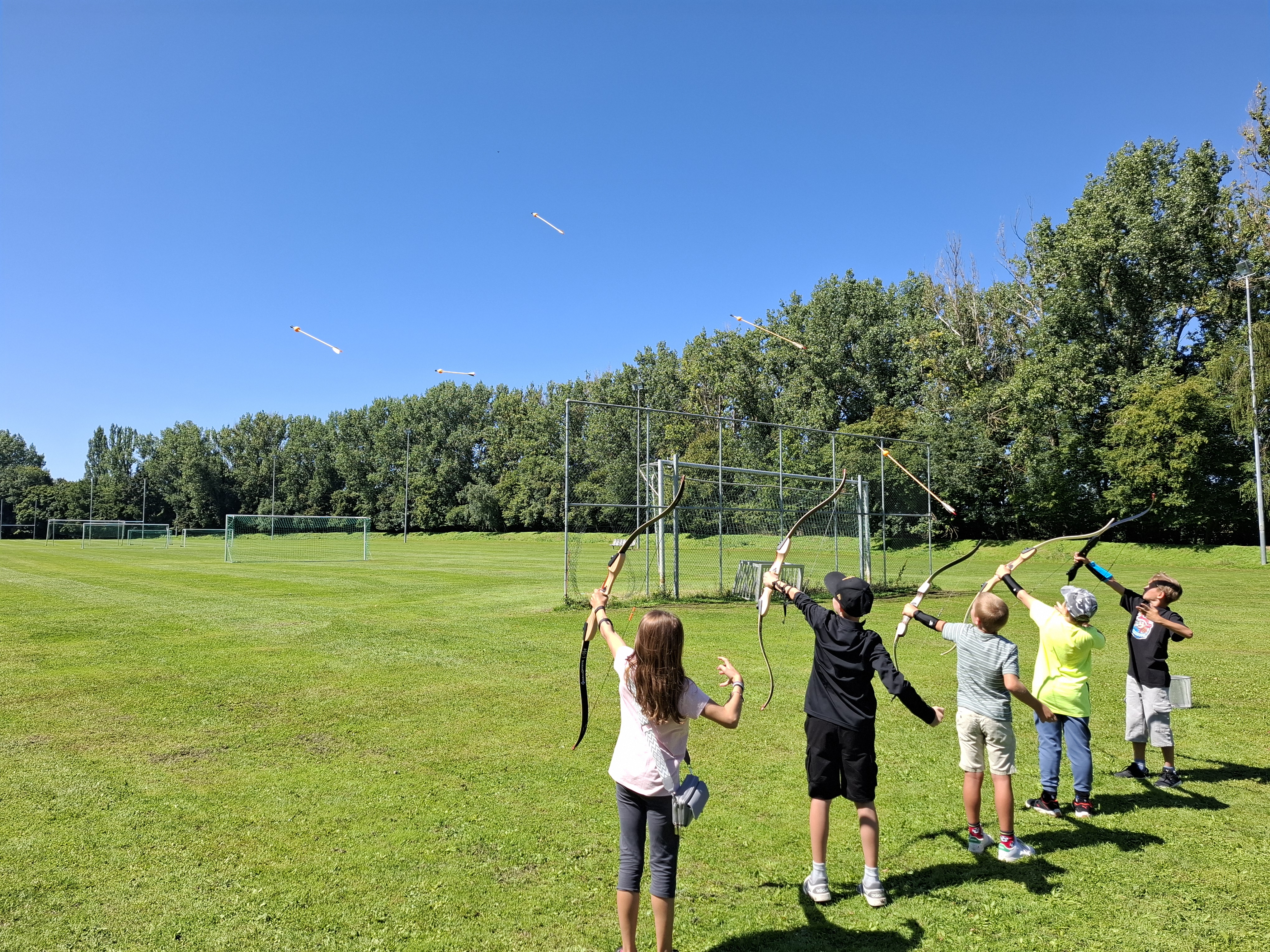Auch beim Bogenschießen konnten sich die Kinder beim bisherigen Sommerferienprogramm versuchen.