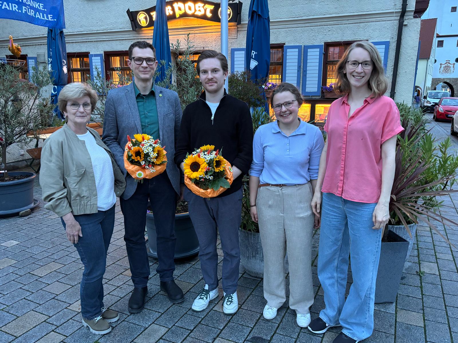 Das Bild zeigt v.l.n.r. stellv. Kreisrätin Ursula-Kneißl Eder, Stefan Bieber, Kristoffer Bieneck, Elisa Pfaff, MdL Eva Lettenbauer