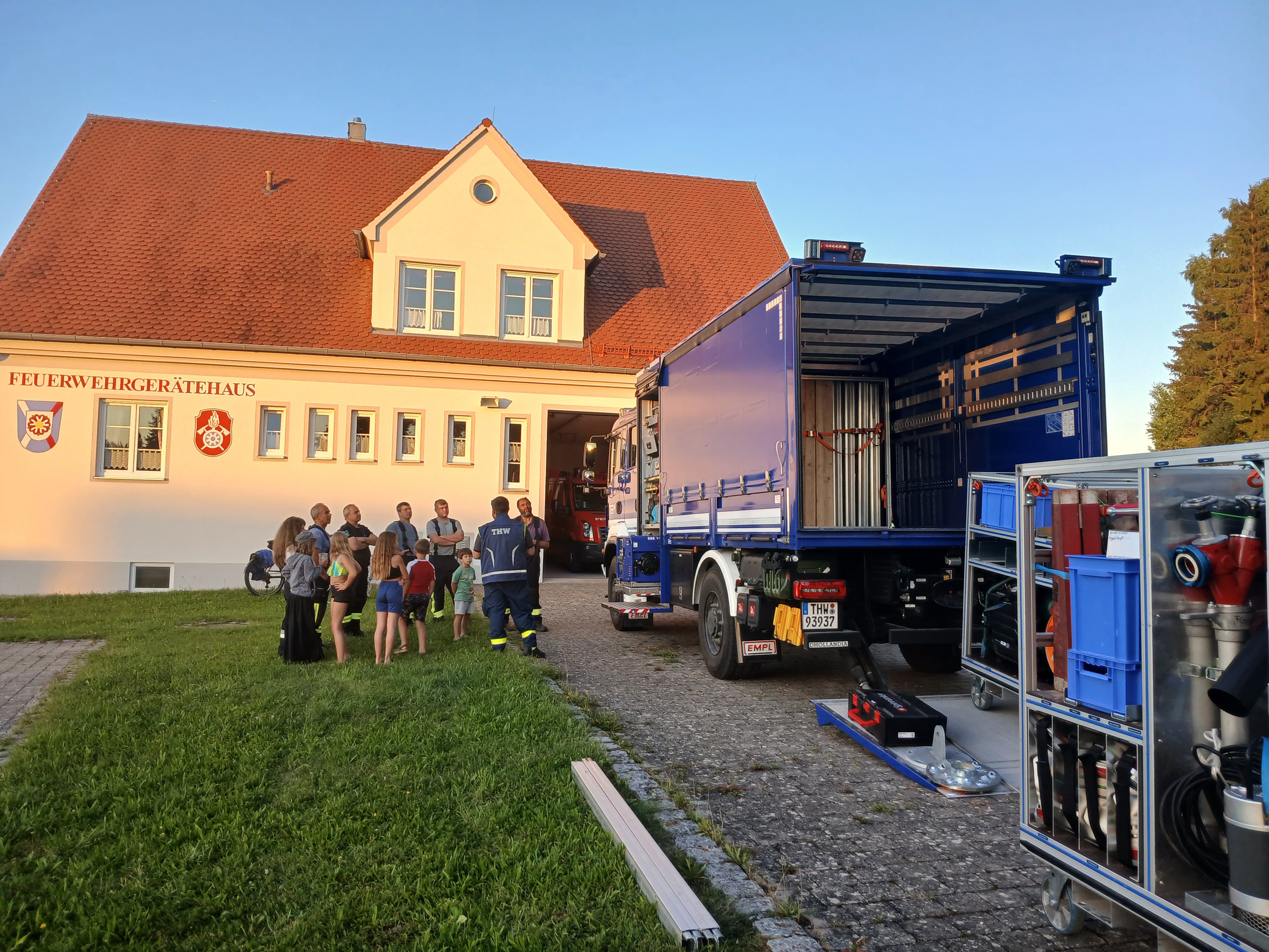 Sannende Einblicke in die Technik des THW.