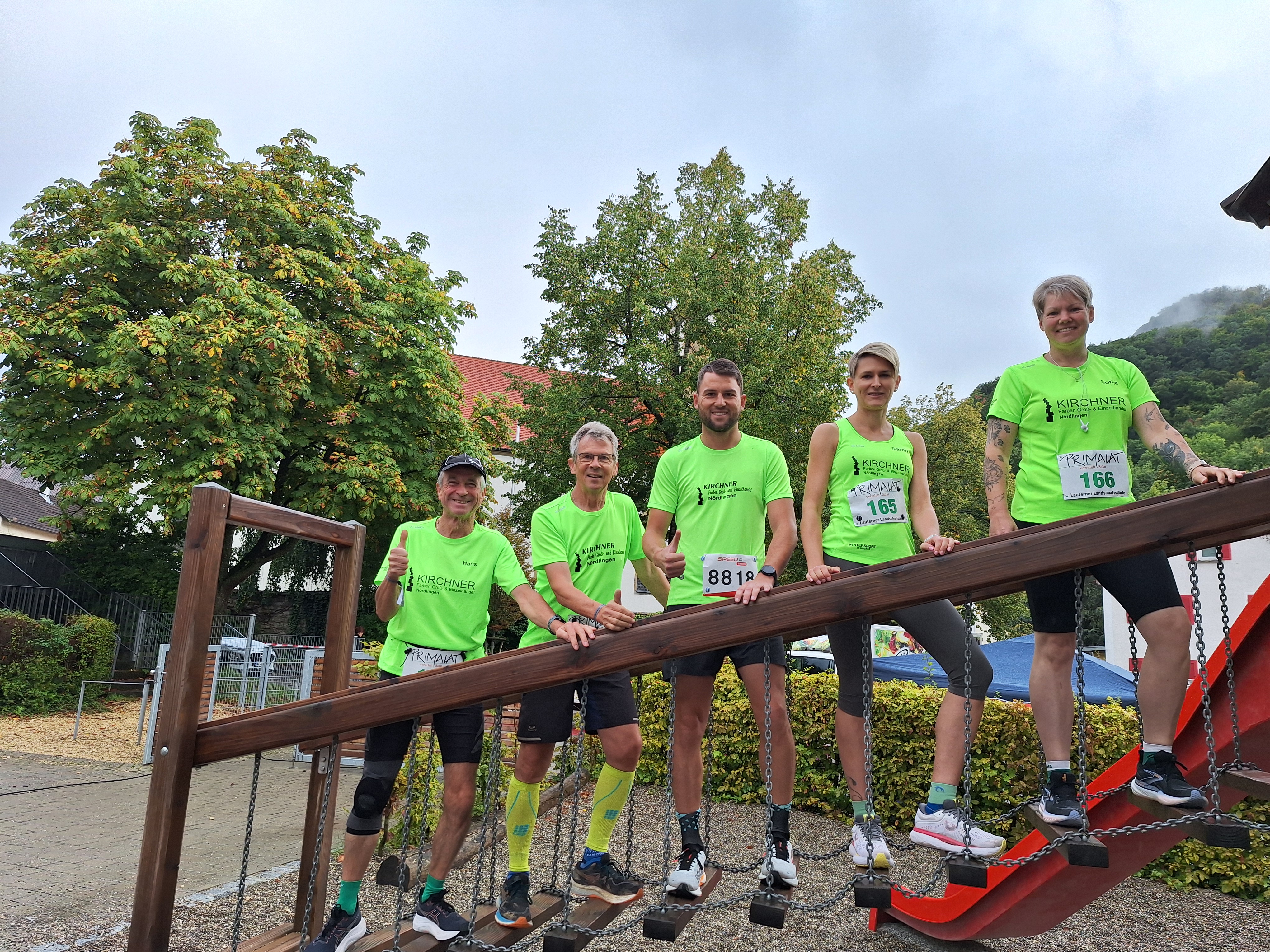 Auf dem Foto im Start- und Zielbereich kurz vor dem Start von links: Hans Niederhuber, Bernhard Satzenhofer, Steffen Brenner, Sarah Langer und Sonja Wurm.