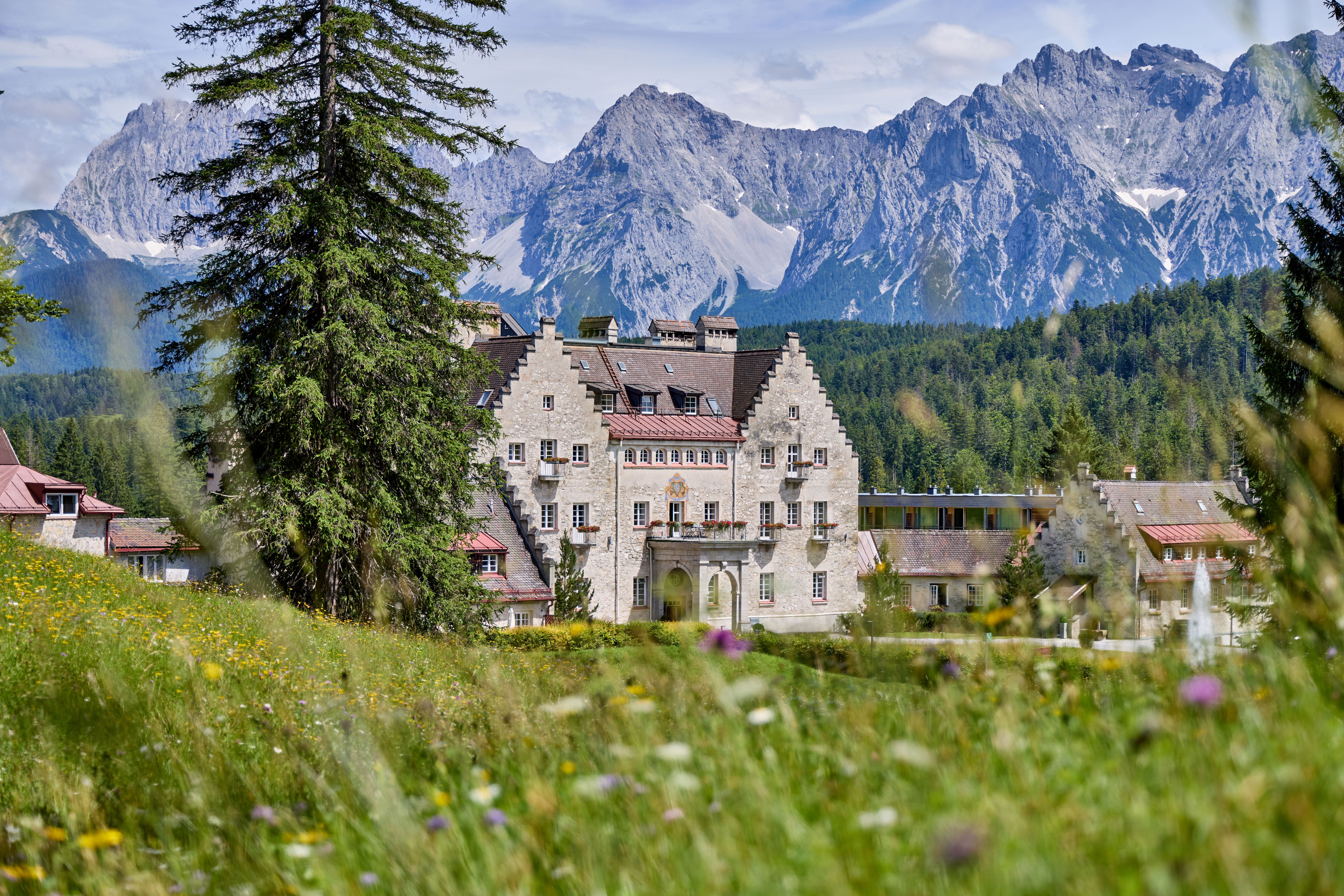 Das Kranzbach ist im Stile eines englischen Herrenhauses gebaut.
