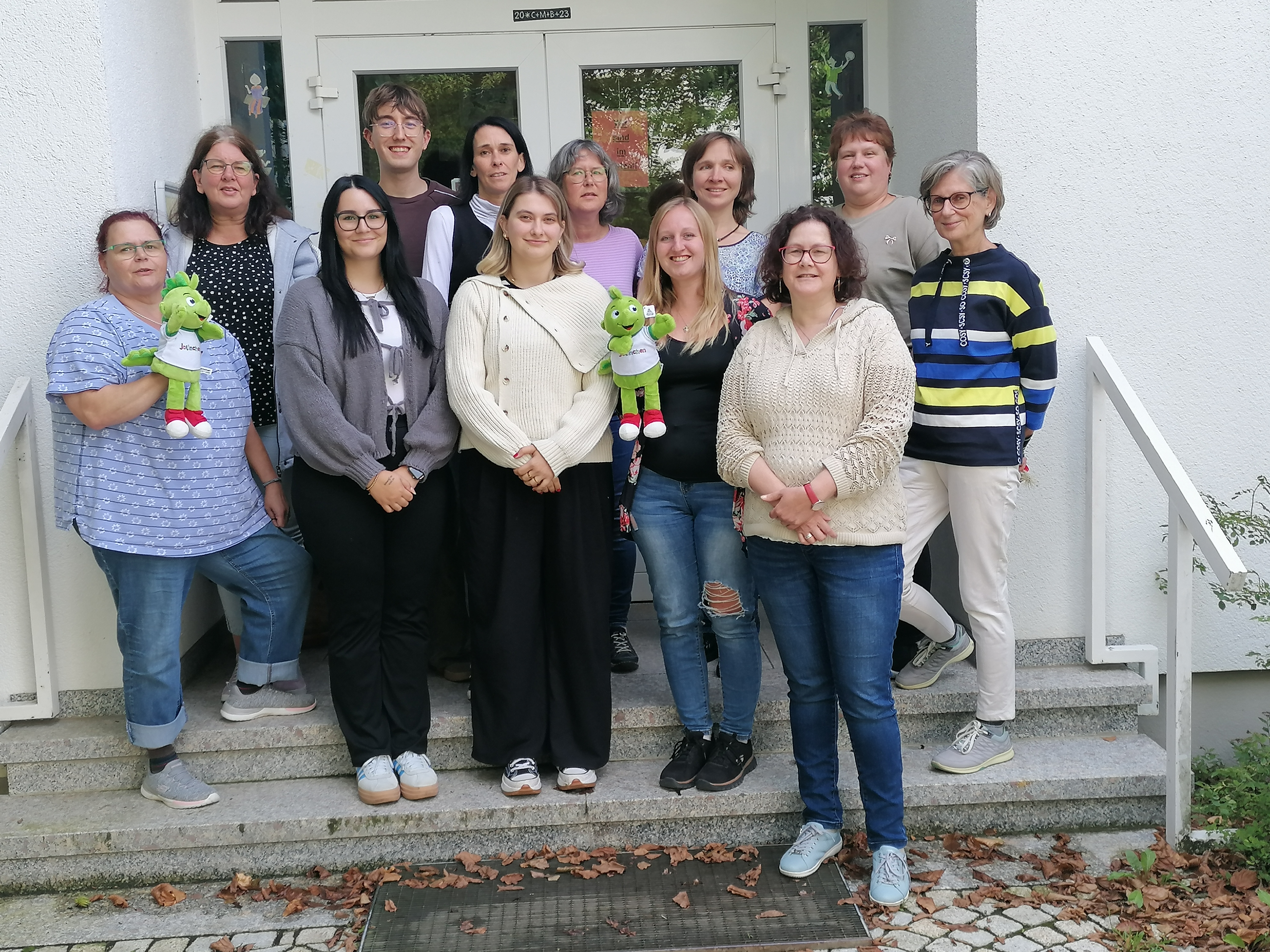 Das ErzieherInnen-Team des Kath. Kindergartens Christi Himmelfahrt wurde von AOK-Gesundheitsfachkraft Cornelia Zink über Inhalte und Methoden des AOK-Kita-Programms JolinchenKids informiert.