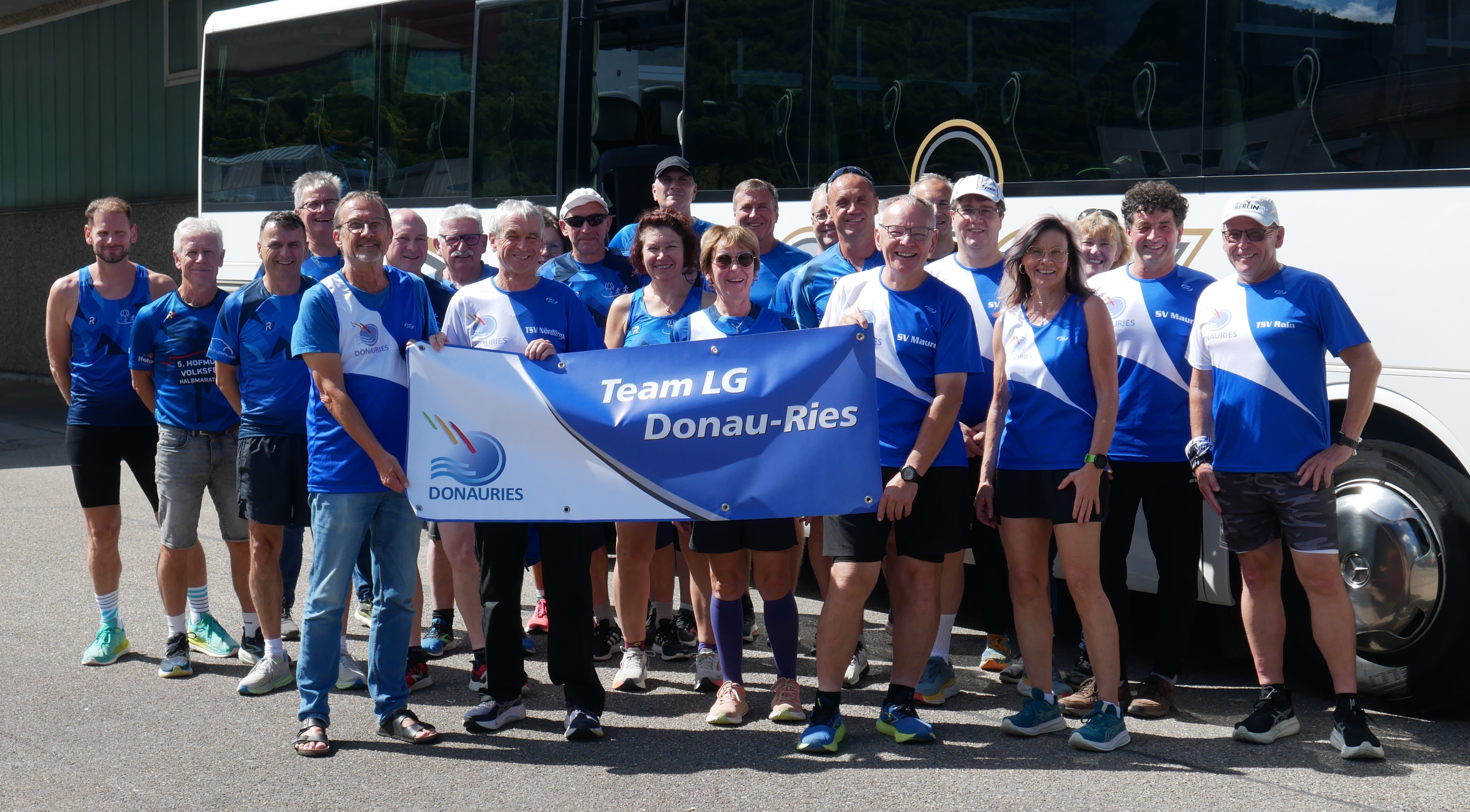 Gruppenfoto der Teilnehmer*innen.