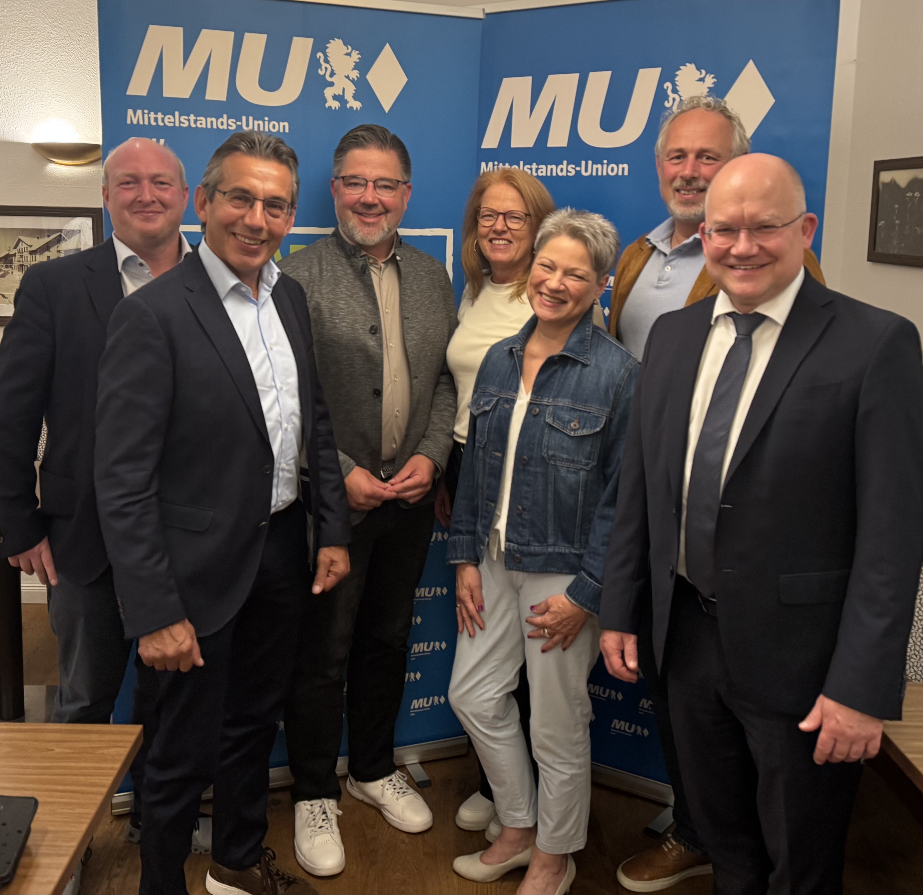 Das Bild zeigt unsere anwesenden Delegierten vom Kreisverband….von links nach rechts: Gerhard Böswald, Erwin Taglieber, Andreas Kaufmann, MdL, Heike Klauser, Birgit Rößle, Markus Löhe und MU Landesvorsitzender Sebastian Brehm.