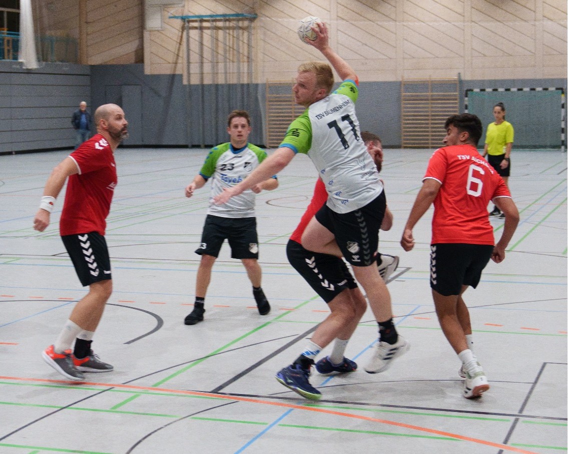 Dominik Grob (Nr. 11) erzielte gegen die zweite Mannschaft des BHC Königsbrunn vier Tore.