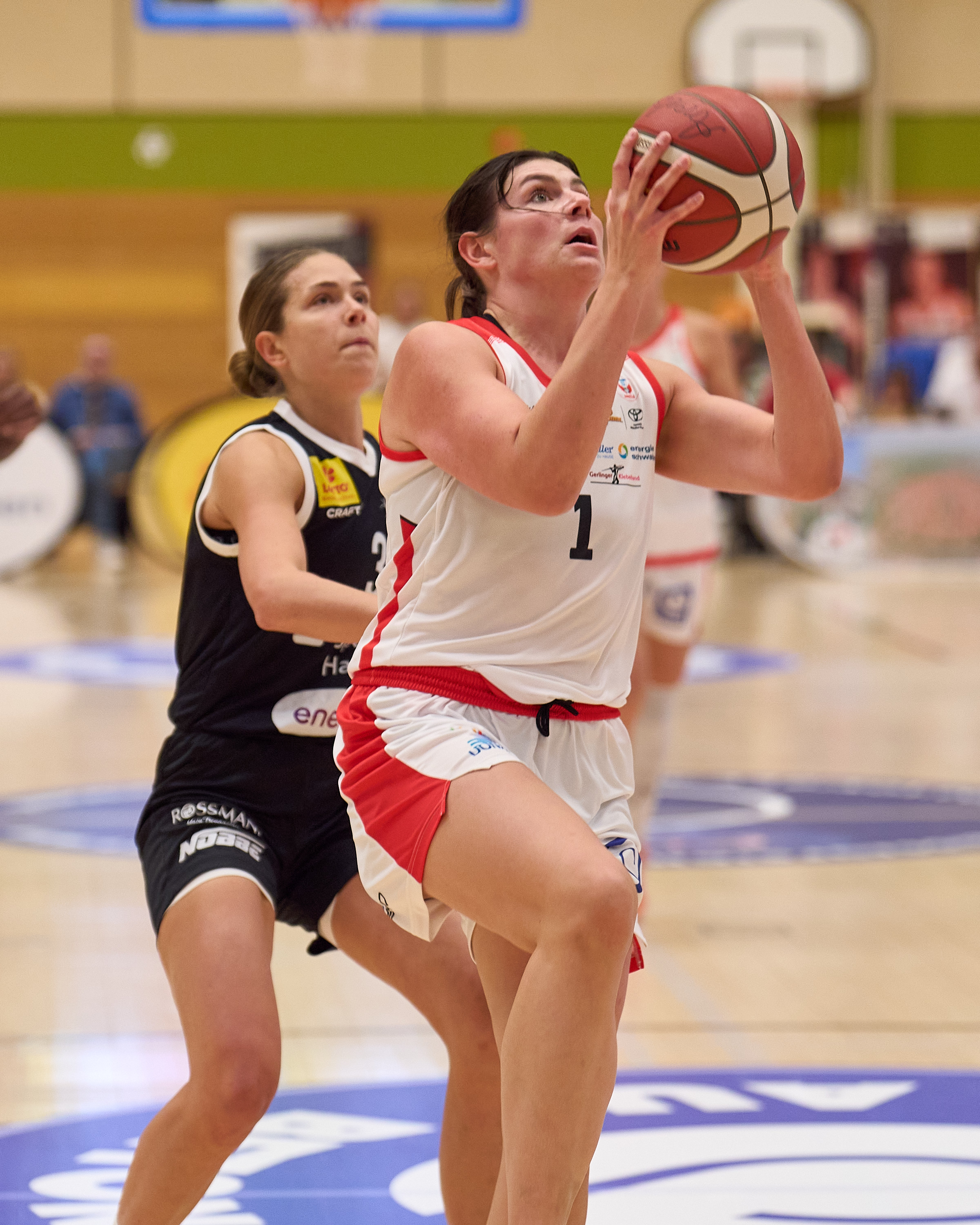 Nach großem Kampf mussten sich die Bundesligabasketballerinnen der Eigner Angels Nördlingen die Stärke der Saarlouis Royals anerkennen.