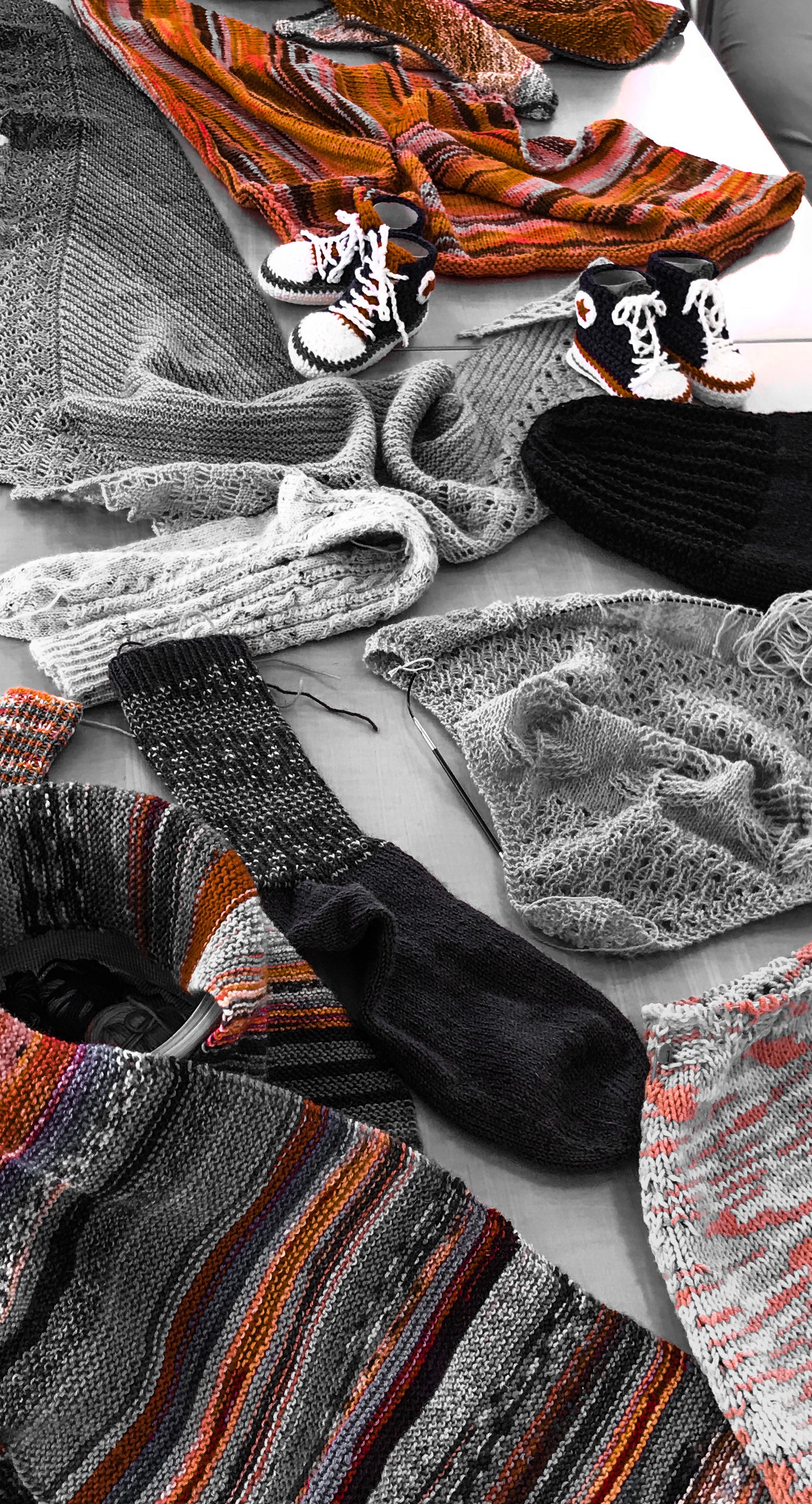 In der Stadtbibliothek arbeiten Fleißig begeisterte an ihren Sticksachen