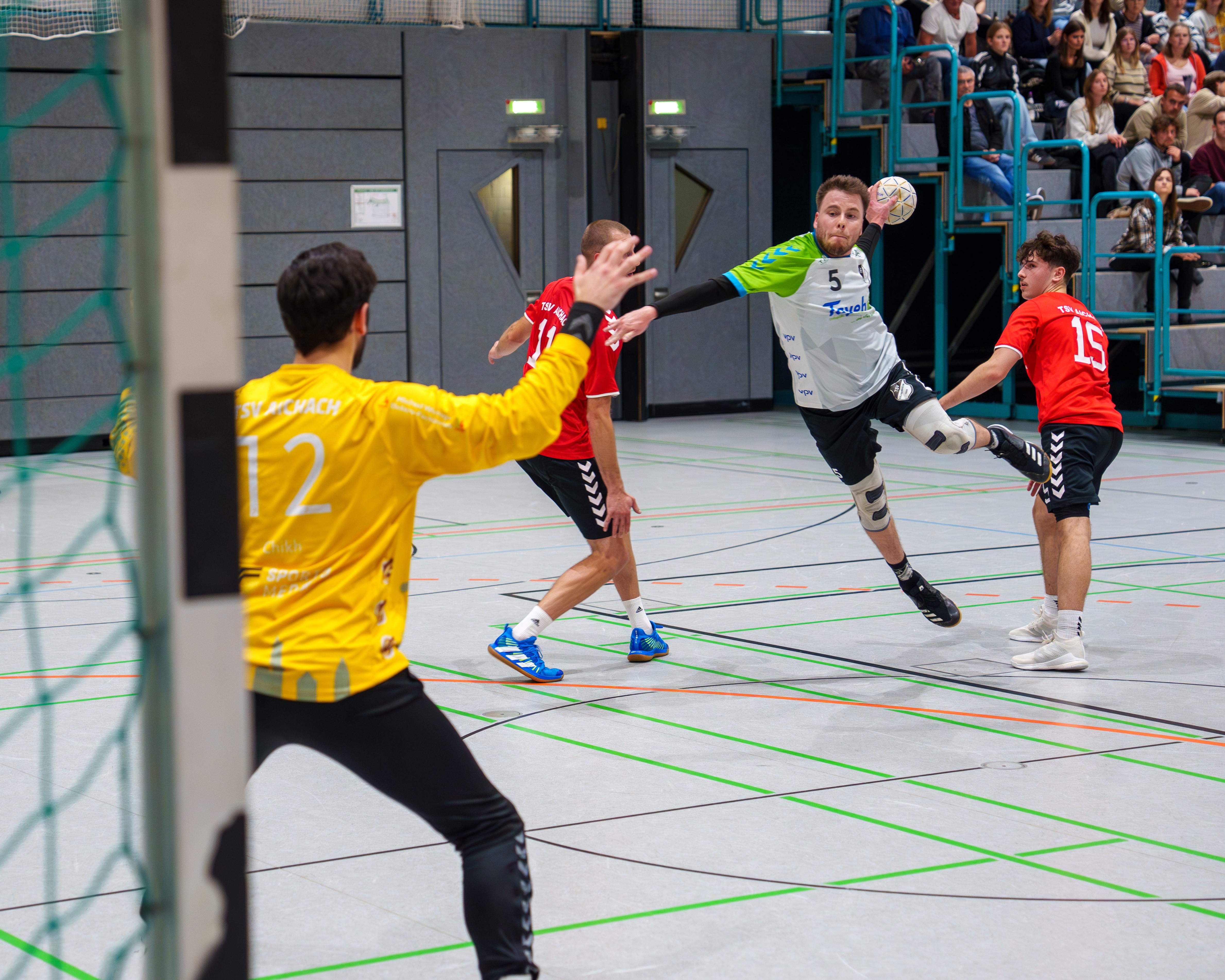 Mark Krebs (Nr. 5) zeigte erneut eine solide Leistung und erzielte ein Tor bei der Niederlage gegen den TSV Wertingen