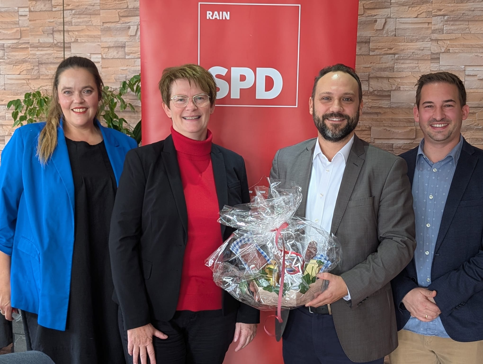 Claudia Müller (2.v.l.) war bei der Nominierung von Daniel König (2.v.r.) ebenfalls zugegen.