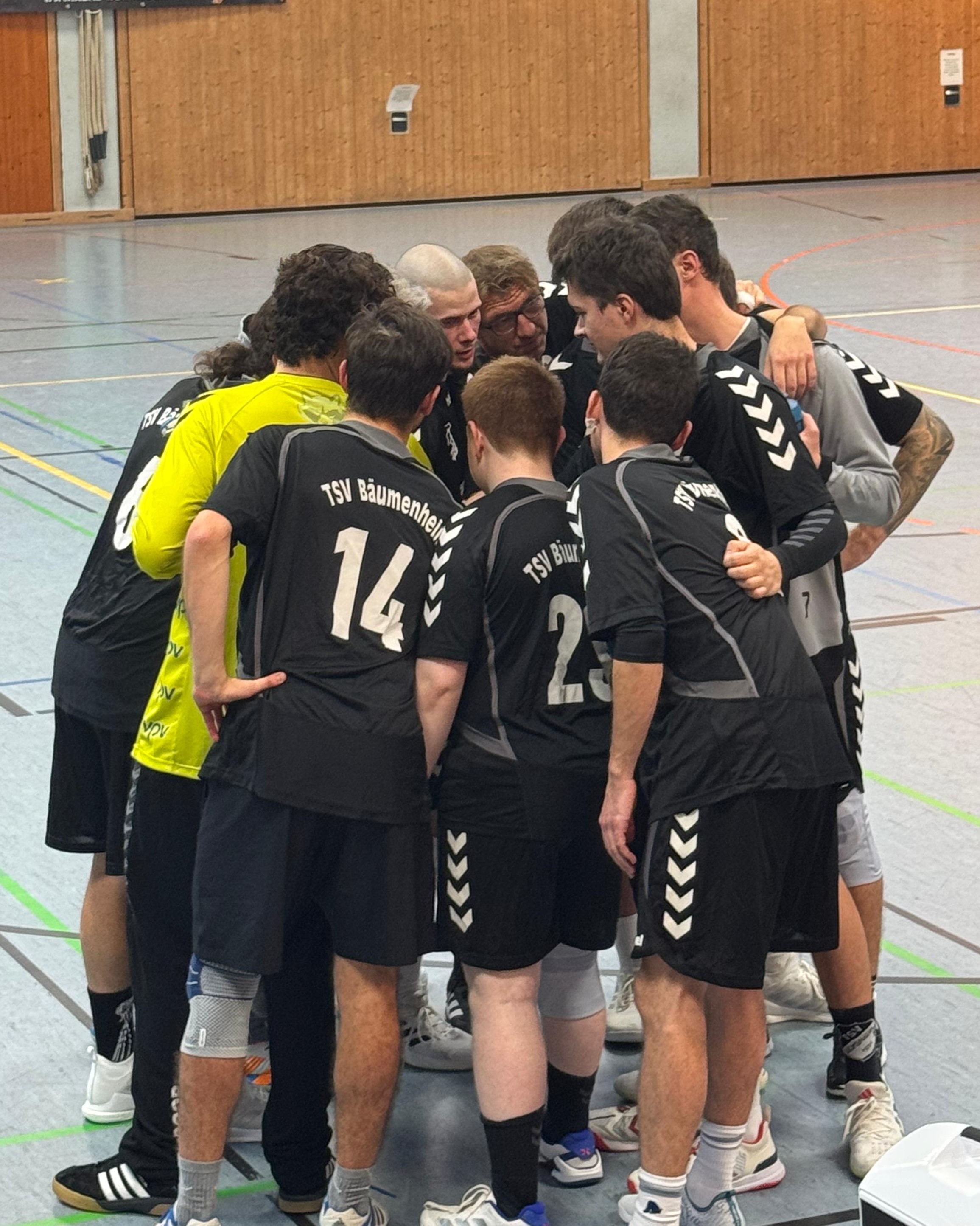 Die zweite Herrenmannschaft musste im Derby zwar eine Niederlage einstecken, zeigte aber eine geschlossene und kämpferische Mannschaftsleistung.