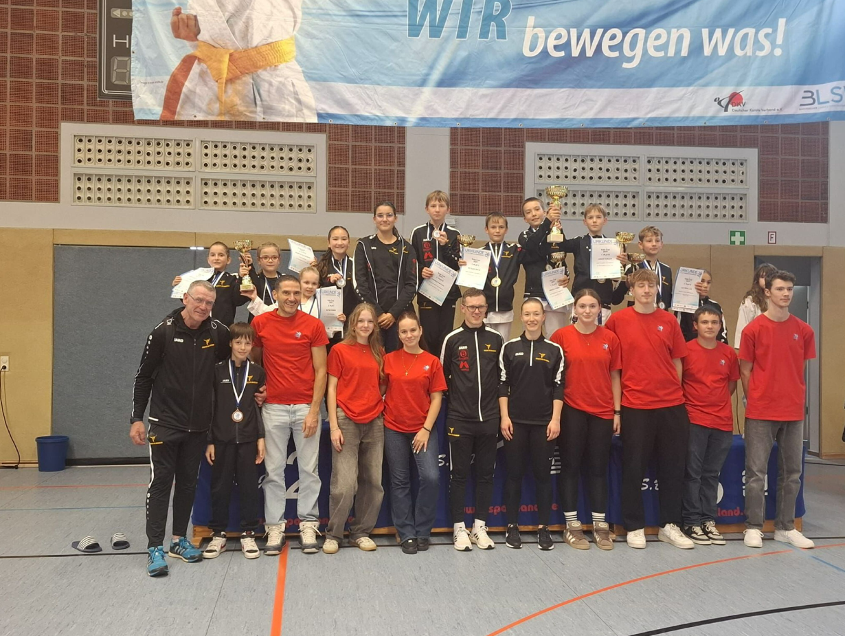 Die Nachwuchs-Karatekas des TSV Monheim überzeugten beim Kids Cup mit starken Leistungen.