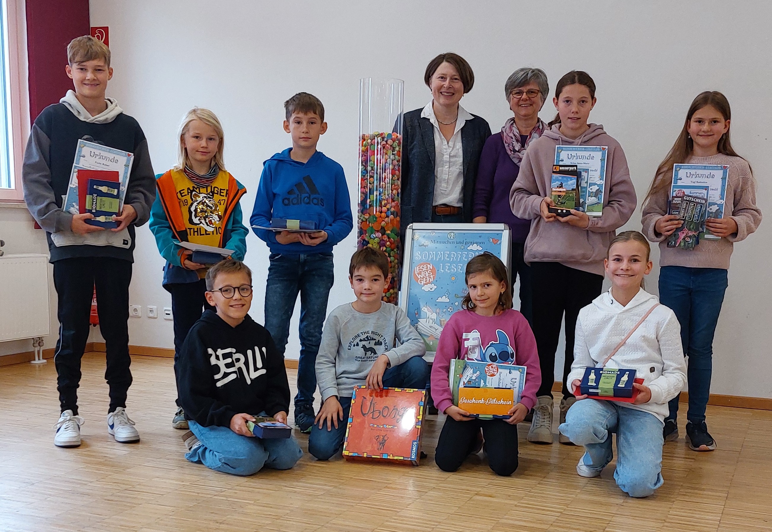 Die stellvertretende Landrätin Claudia Marb übergab die Preise an die Gewinner.