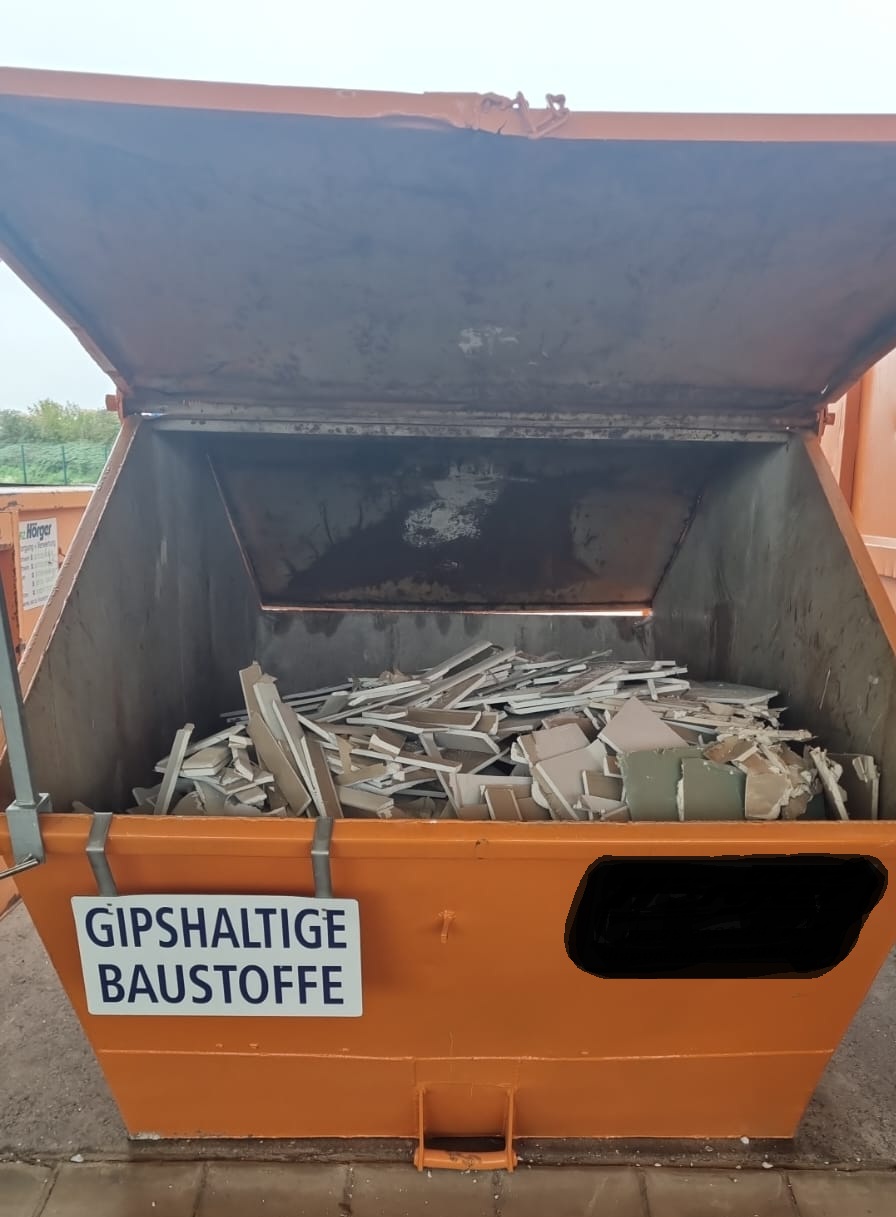 Container am RH-Gundelfingen – Gipshaltige-Baustoffe und Flachglas