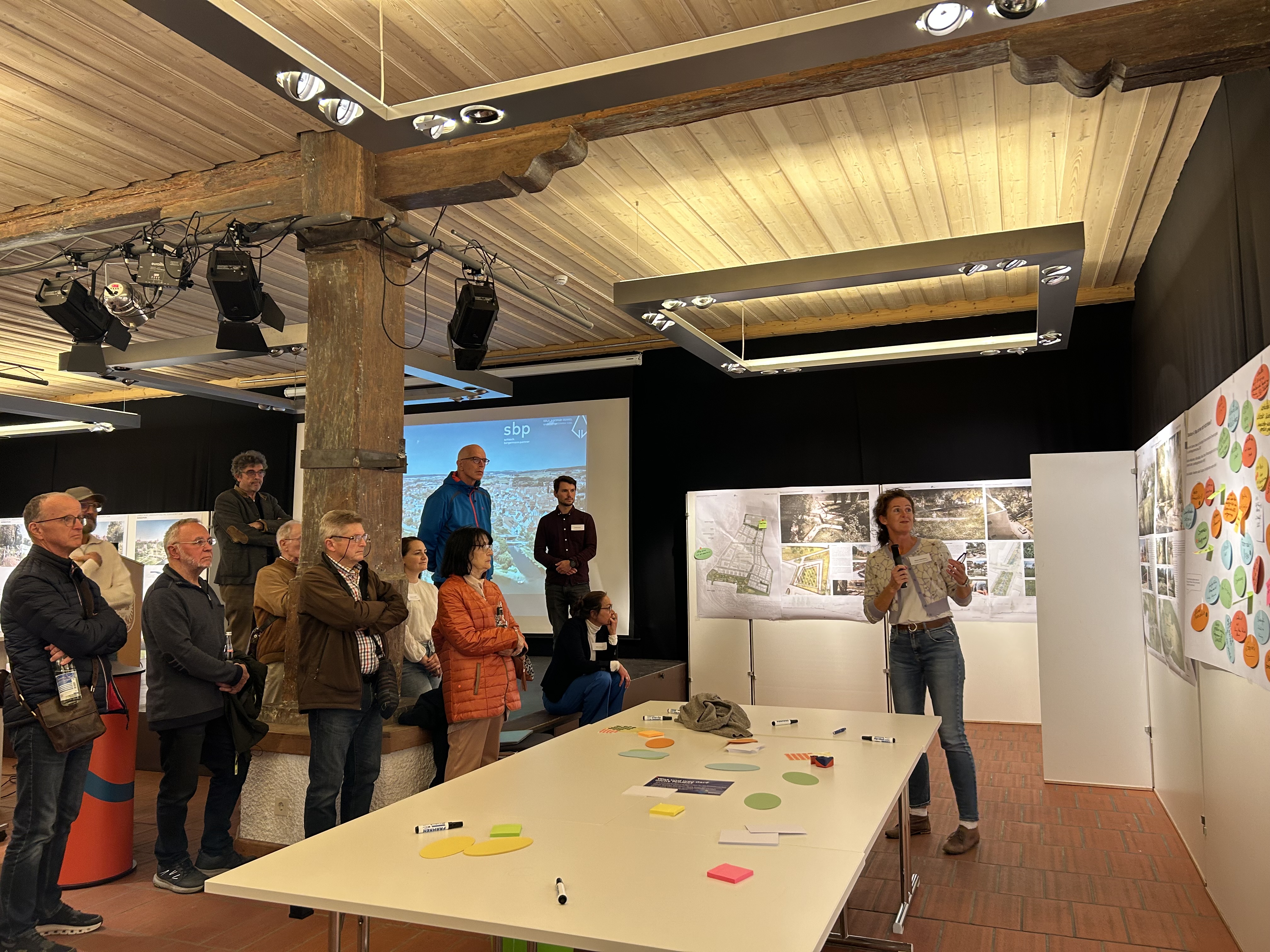 Was wünschen sich die Donauwörther bei der Landesgartenschau 2028? Ihre Ideen konnten die Teilnehmer*innen bei einem Workshop einbringen.