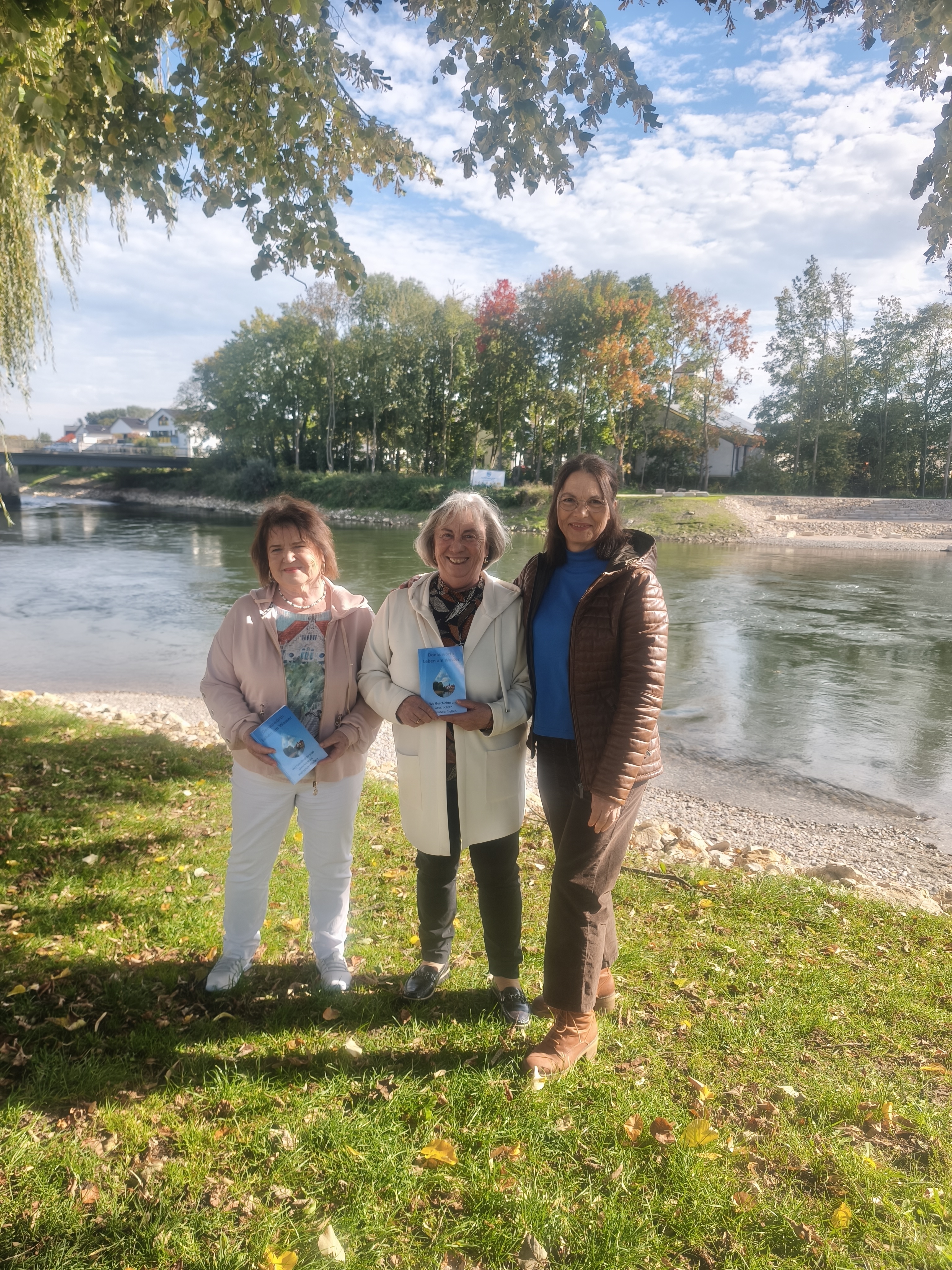 Zu sehen sind von rechts nach links: Gabriele Geiger-Bissinger, Friederike Rieger und Sonja Strobel