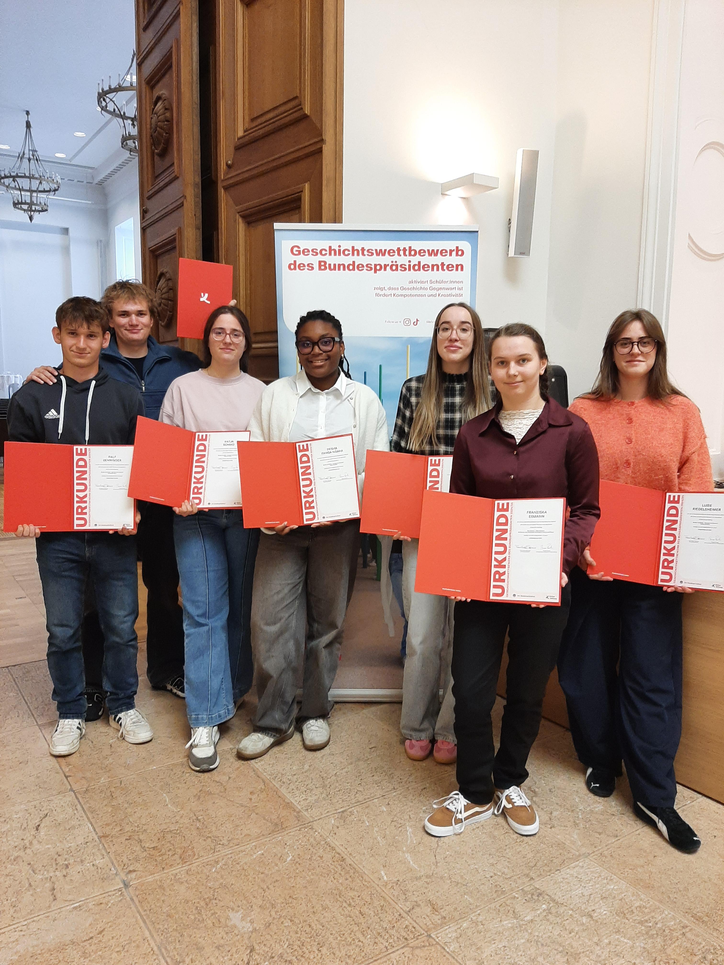 Die Preisträgerinnen und Preisträger des THG Nördlingen bei der Preisverleihung im Bayerischen Landtag