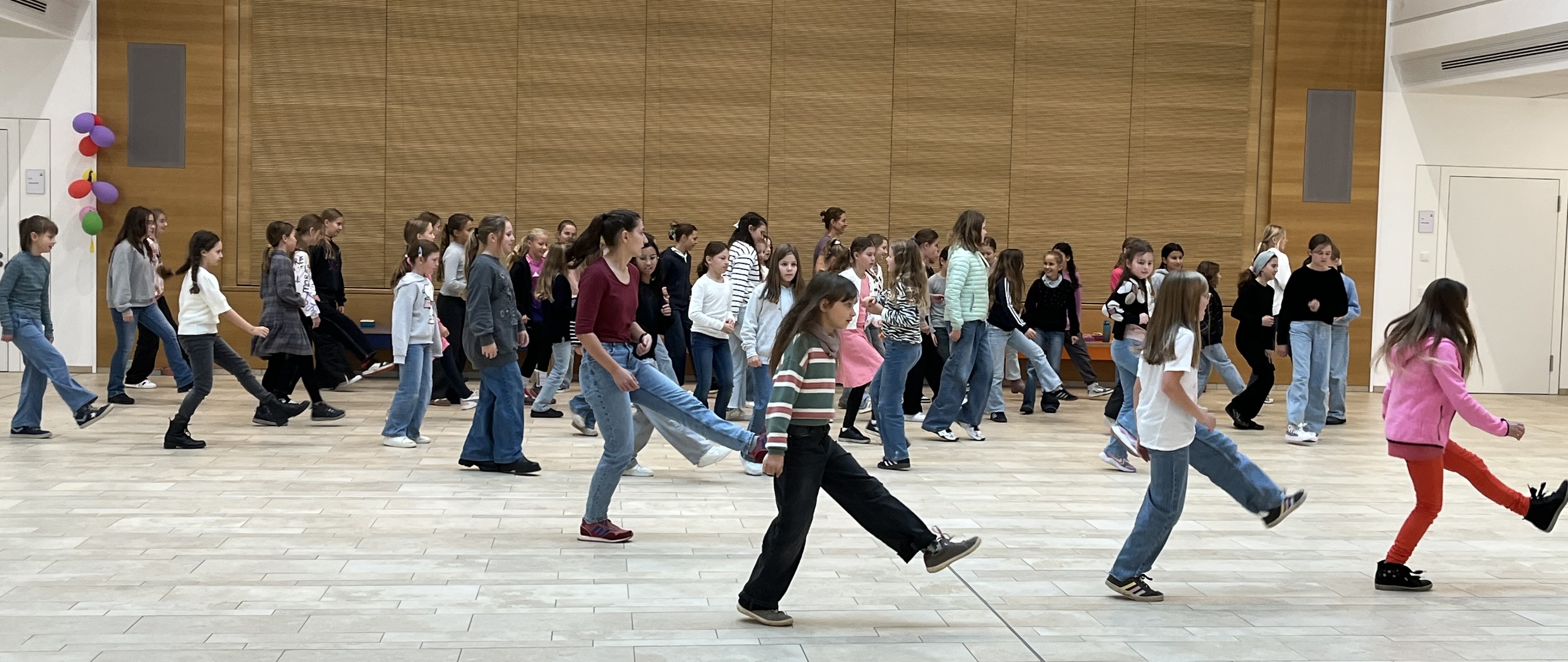Beim Flashmob wurde mit viel Spaß an der Bewegung getanzt.