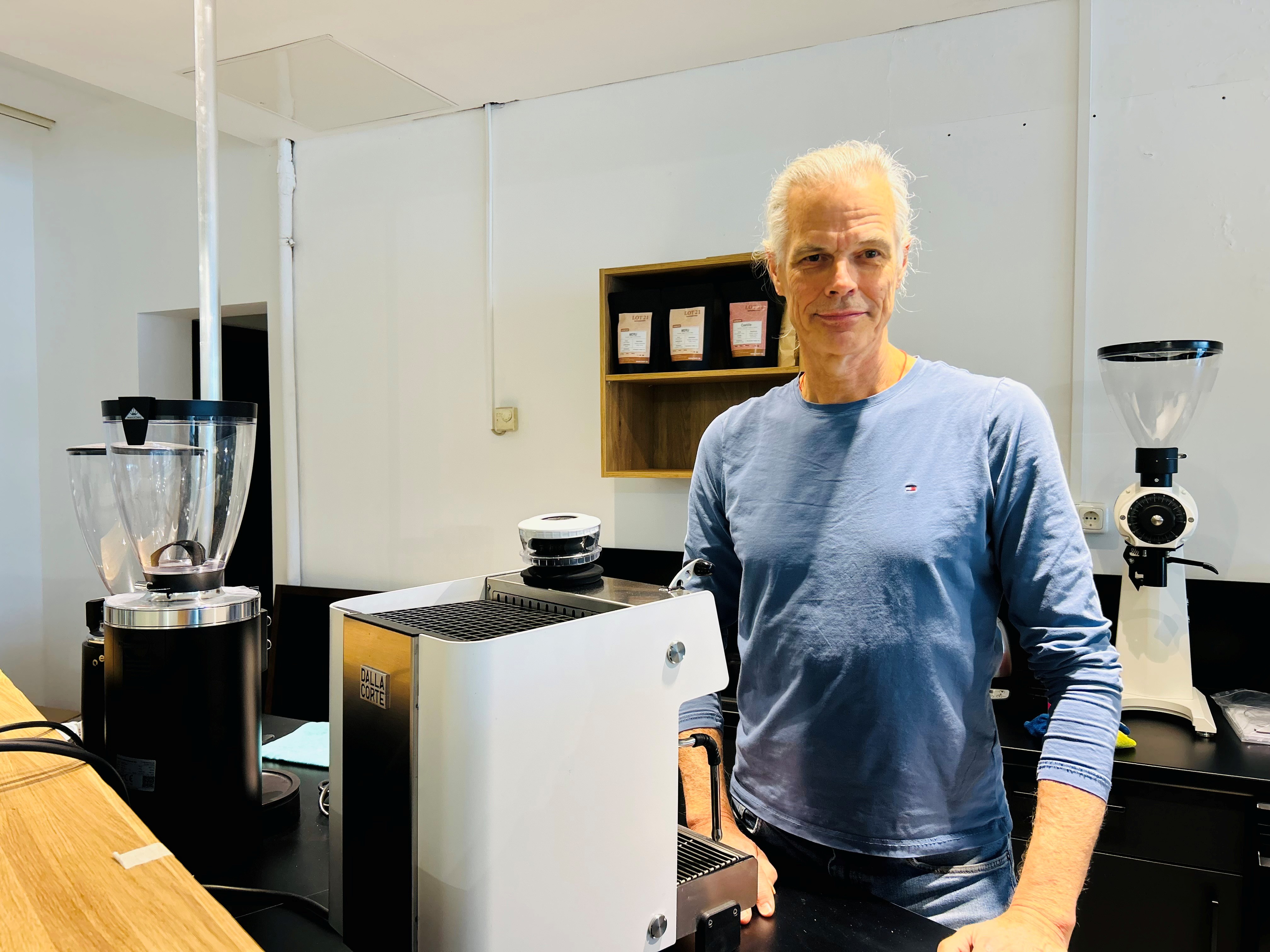 Im "Lot21" im Woha herrscht derzeit reges Treiben. Es wird geputzt, eingerichtet und vor allem noch fleißig gewerkelt, damit bald alles bereit ist für den Start. Auf dem Bild zu sehen ist Norbert Ronecker.