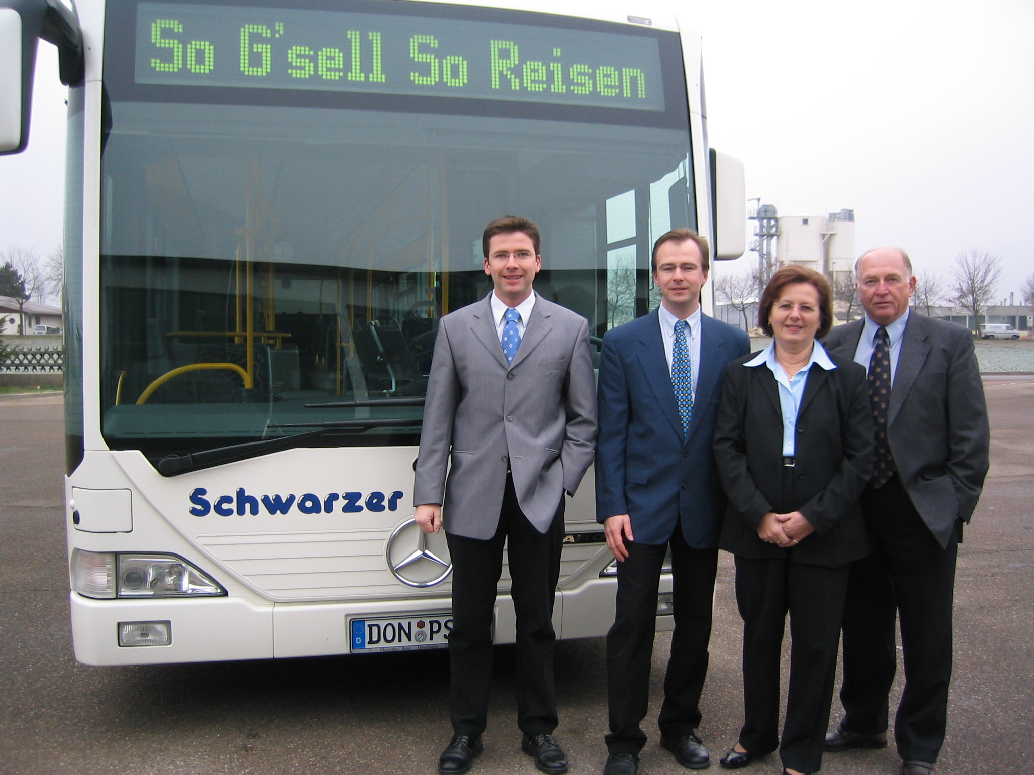 2004 übernahmen Jörg (ganz links) und Werner Schwarzer (zweiter von links) das Unternehmen von ihren Eltern.