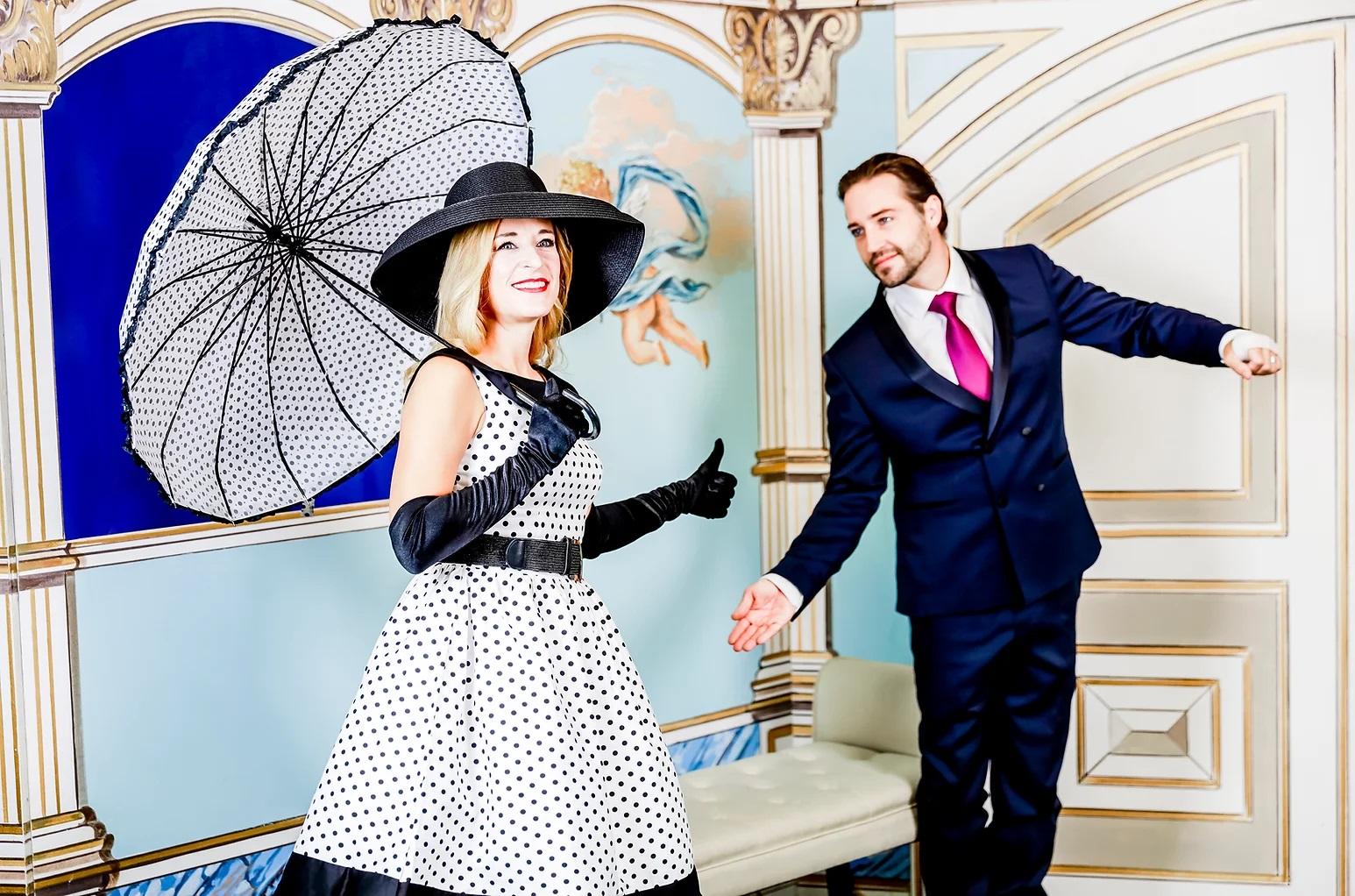 „Avanti! Avanti!“ Komödie mit viel Musik der 50er und 60erDonau