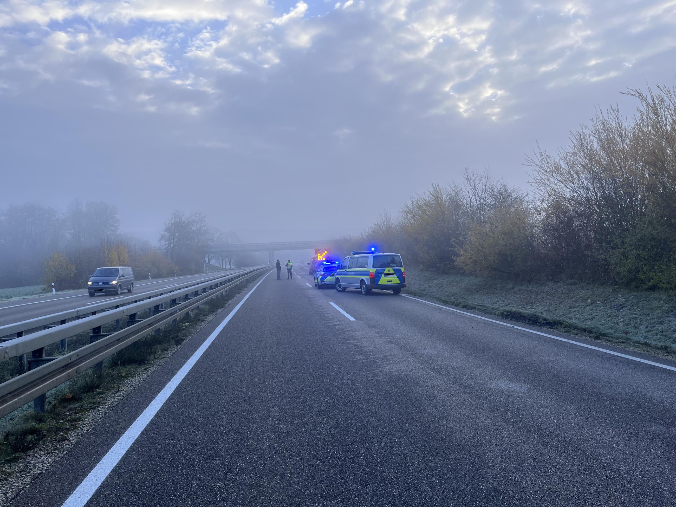 Lkw Kippt Auf Bundesstraße Bei Donauwörth|Donauwörth|Donau-Ries-Aktuell